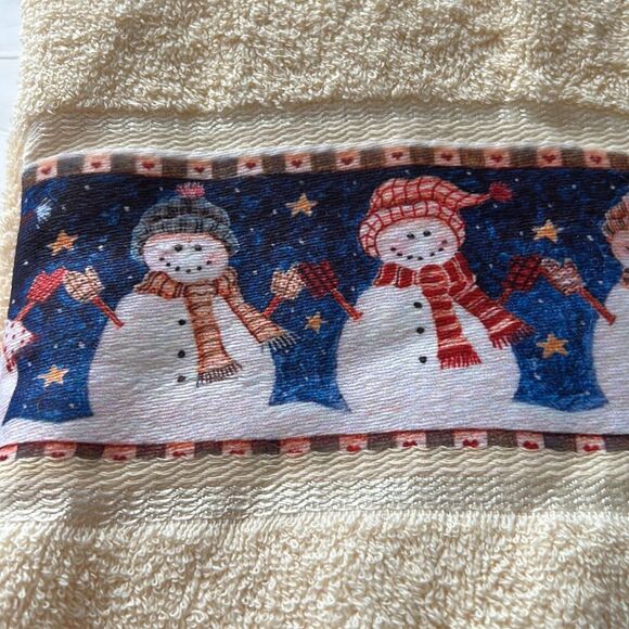 SATURDAY KNIGHT LTD Cream Blue Snowman Bath Towel Decorative NWT Winter Holiday - Picture 2 of 5
